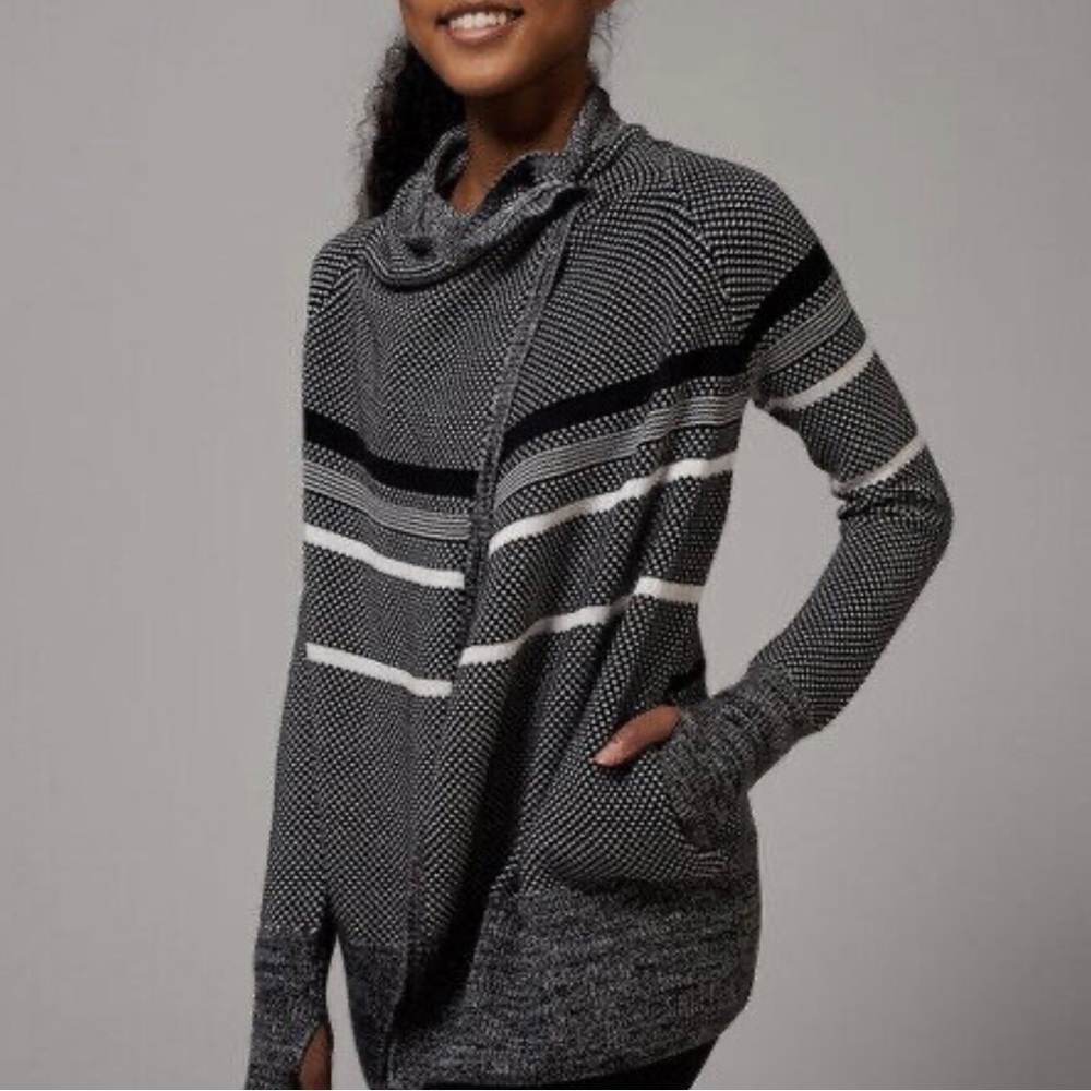 Ivivva Lululemon Black Feelin Toasty Wrap Cardigan Sweater Girls Size 14